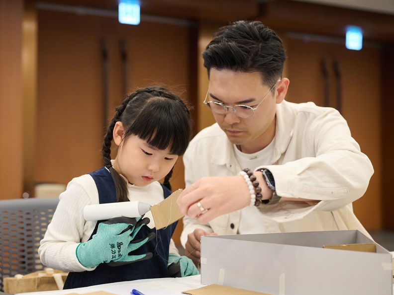 Participants are designing their Pyramids.