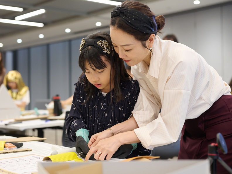 Participants are designing their Pyramids.
