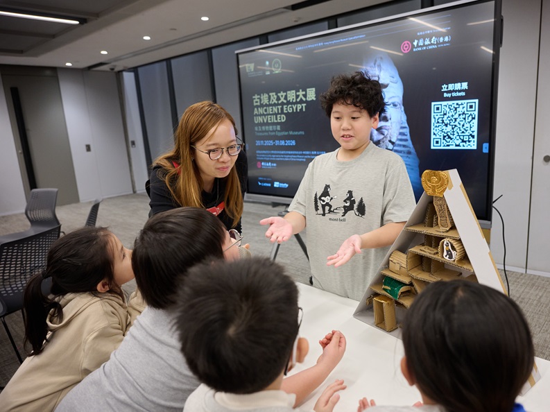 Participants are sharing their insight and thoughts when designing their pyramid.