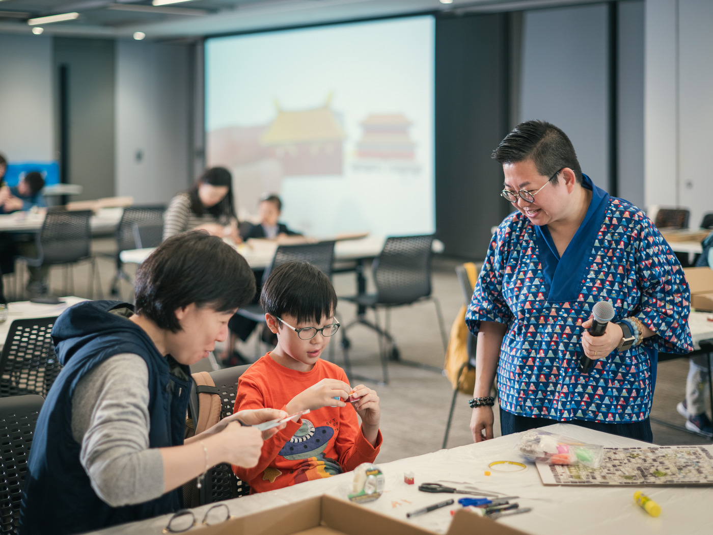 在导师指导下完成原创桌上游戏模型。