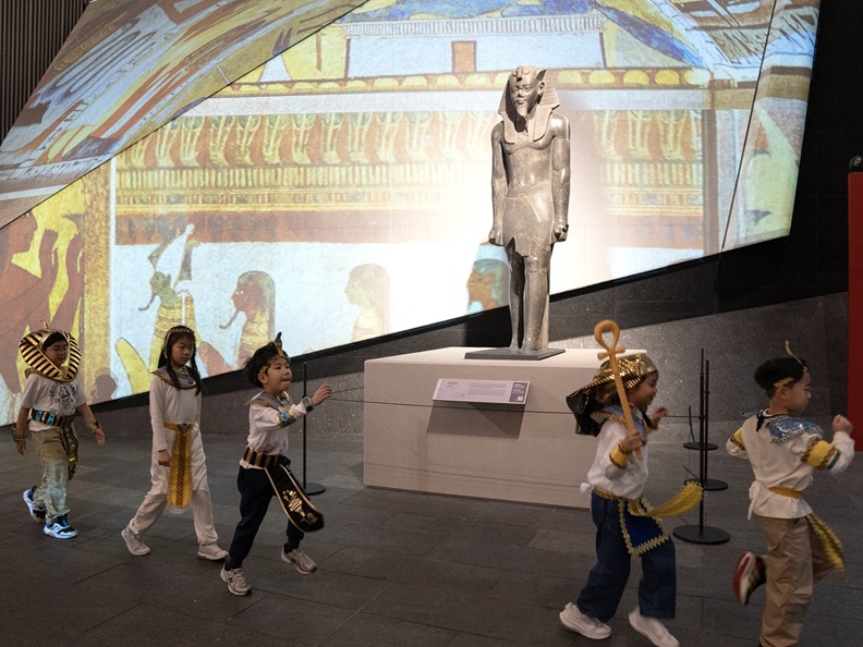 參加者體驗互動遊戲中