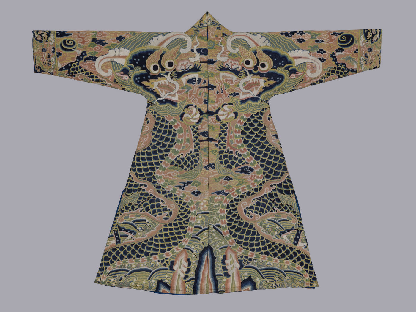 Coat with ox-horn dragons