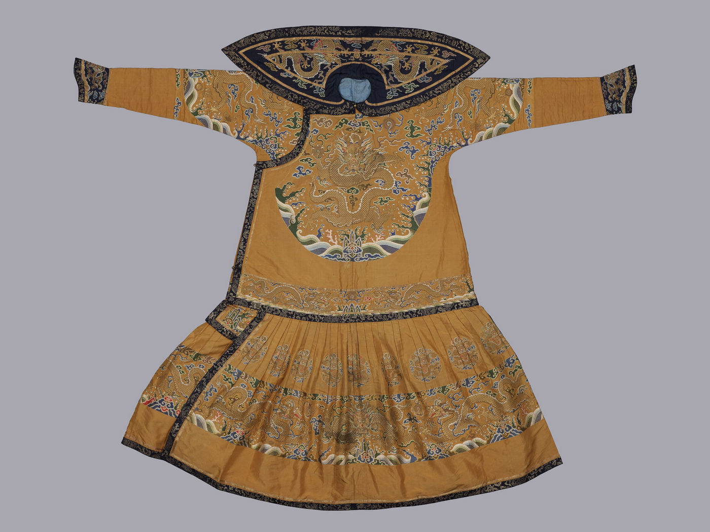 Court robe with dragons and clouds