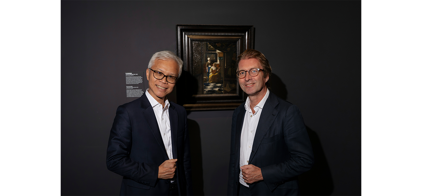 Dr Louis Ng, Museum Director of the Hong Kong Palace Museum, and Taco Dibbits, Director of the Rijksmuseum, pictured in front of Johannes Vermeer’s The Love Letter from the Collection Rijksmuseum.